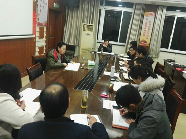 書記上課.jpg 書記上課.jpg