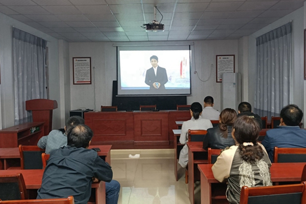 梅龍街道組織黨員觀看《黨課開講啦》黨員教育欄目_副本.jpg 梅龍街道組織黨員觀看《黨課開講啦》黨員教育欄目_副本.jpg